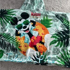 Disney Aulani hooded towel